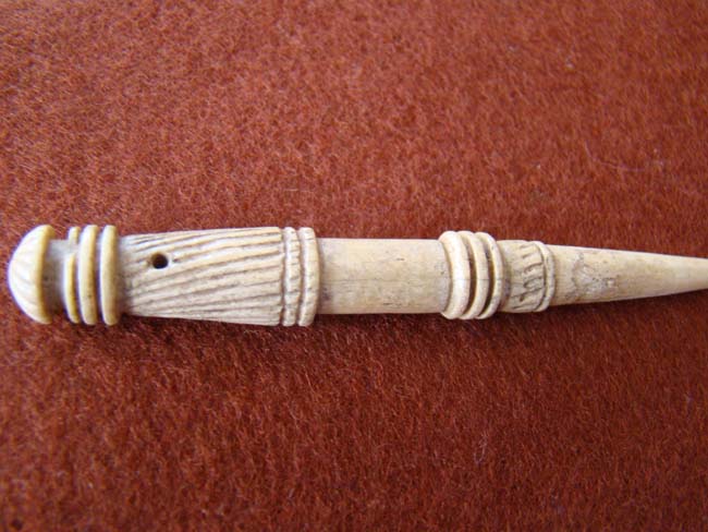 A wonderful spirally turned 19th century whalebone fid — image 3